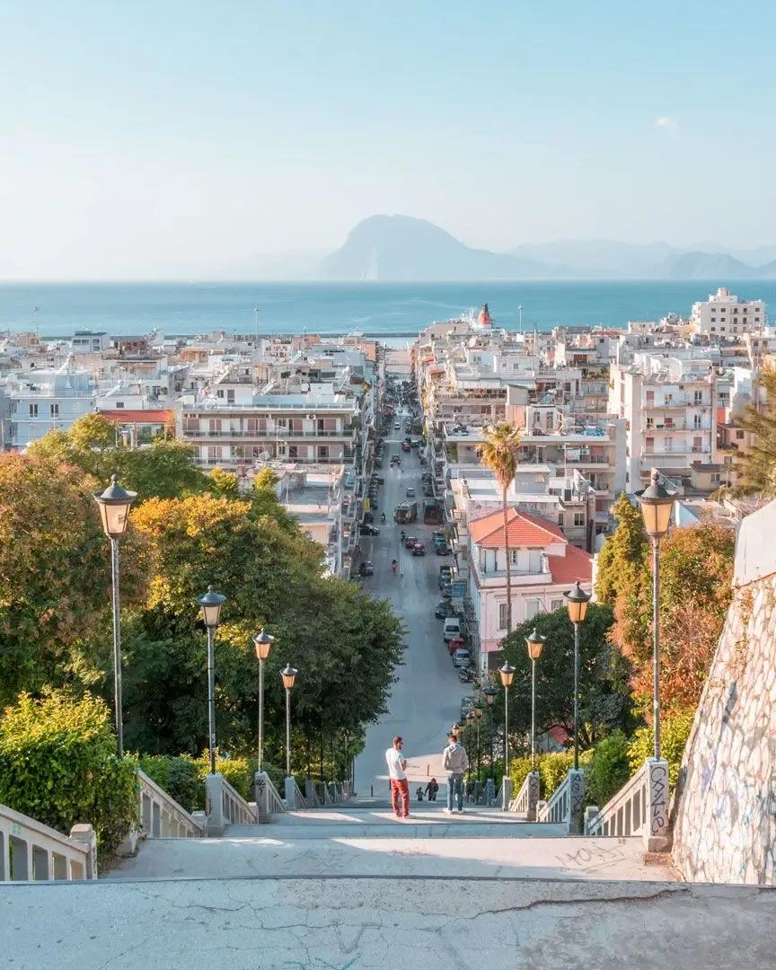 Patras: Wo die Straßen der Stadt auf das Ionische Meer treffen