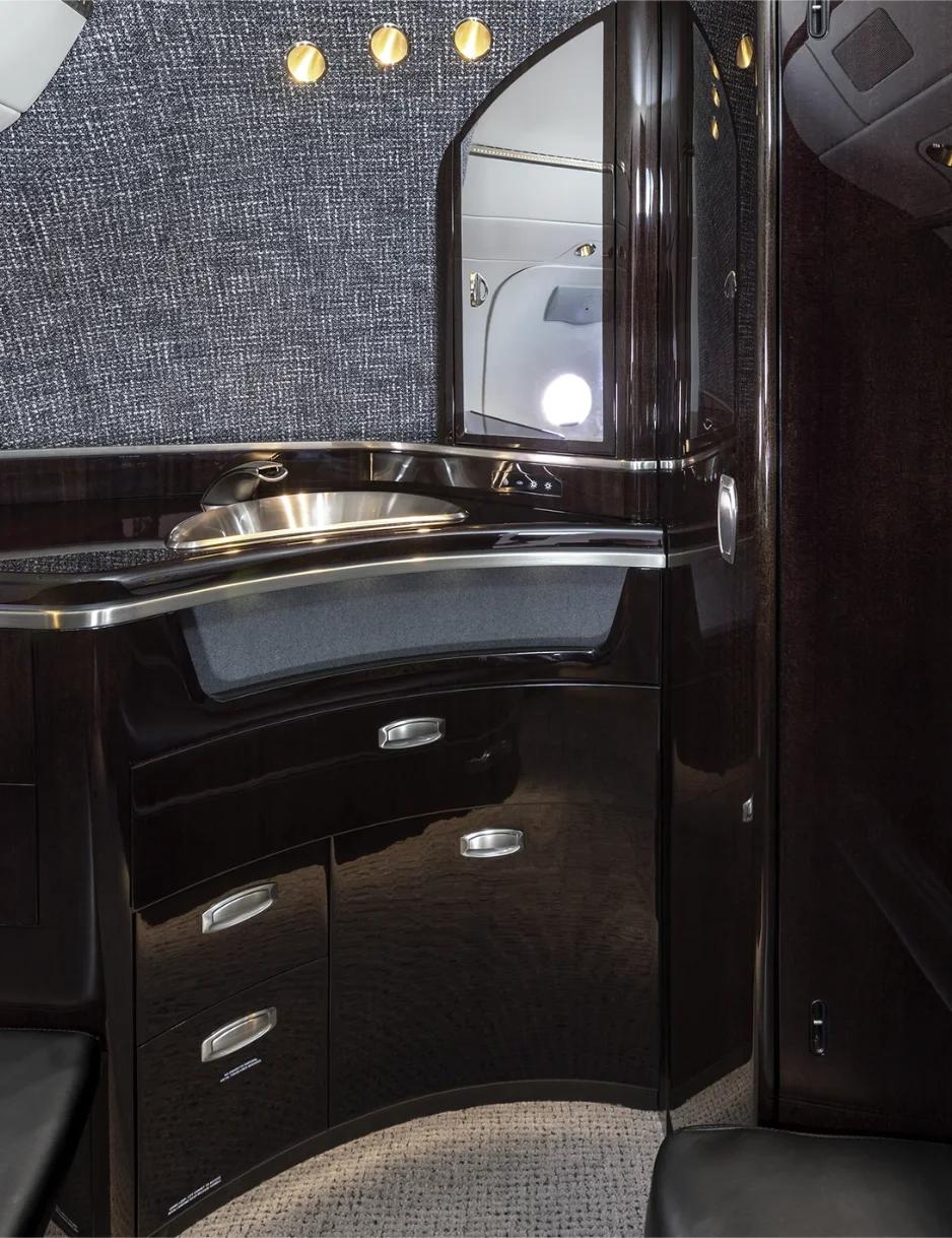 citation-latitude-lavatory