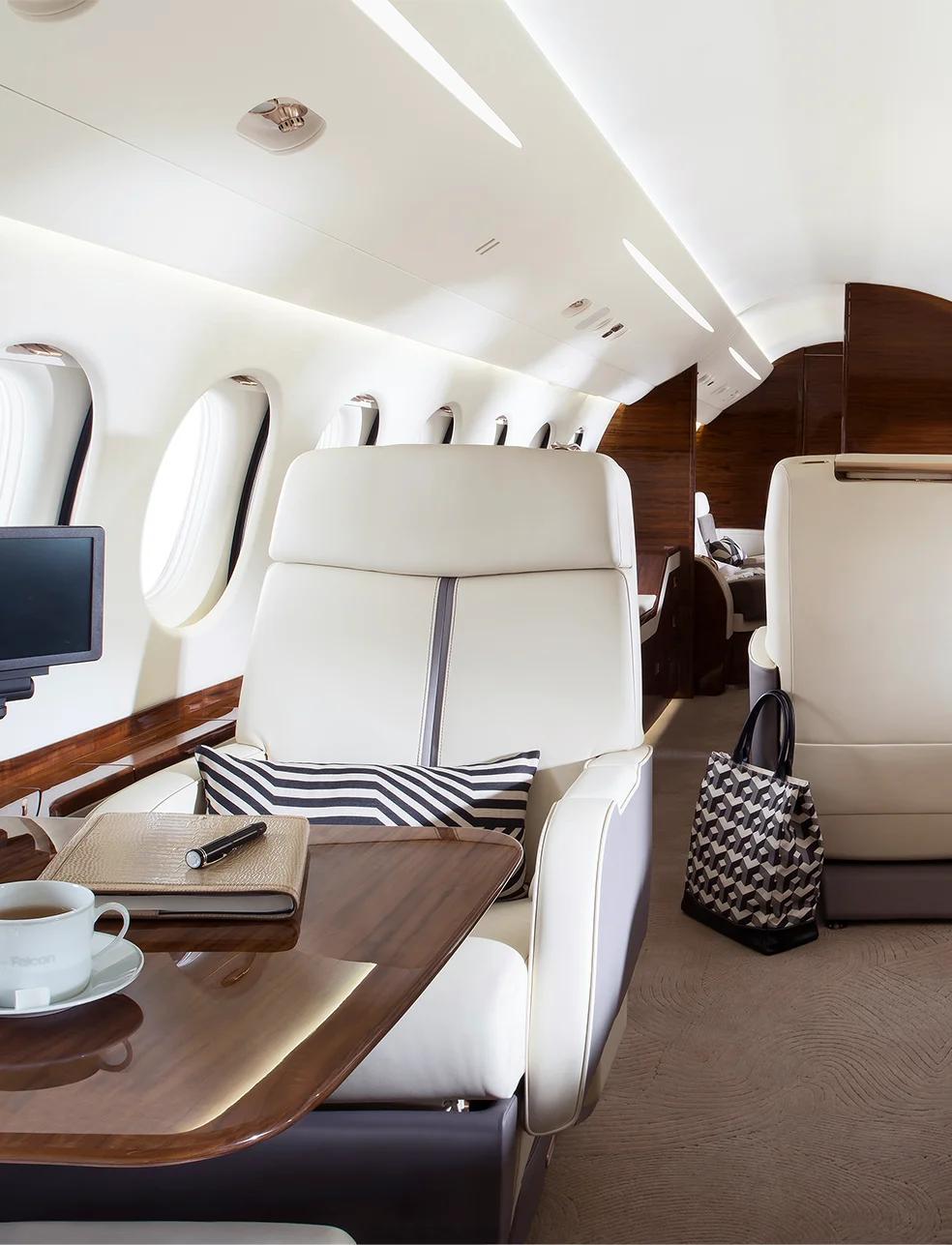 falcon-7x-cabin