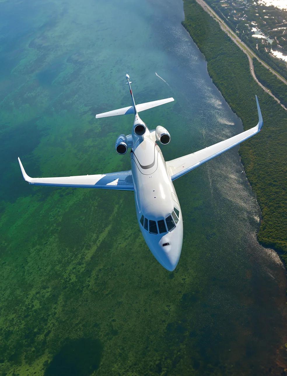 falcon-900lx-exterior-in-air