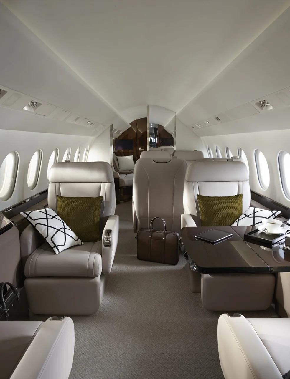 falcon-900lx-cabin