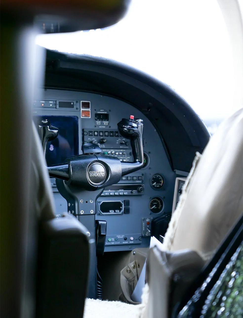 cessna-citation-bravo-cockpit
