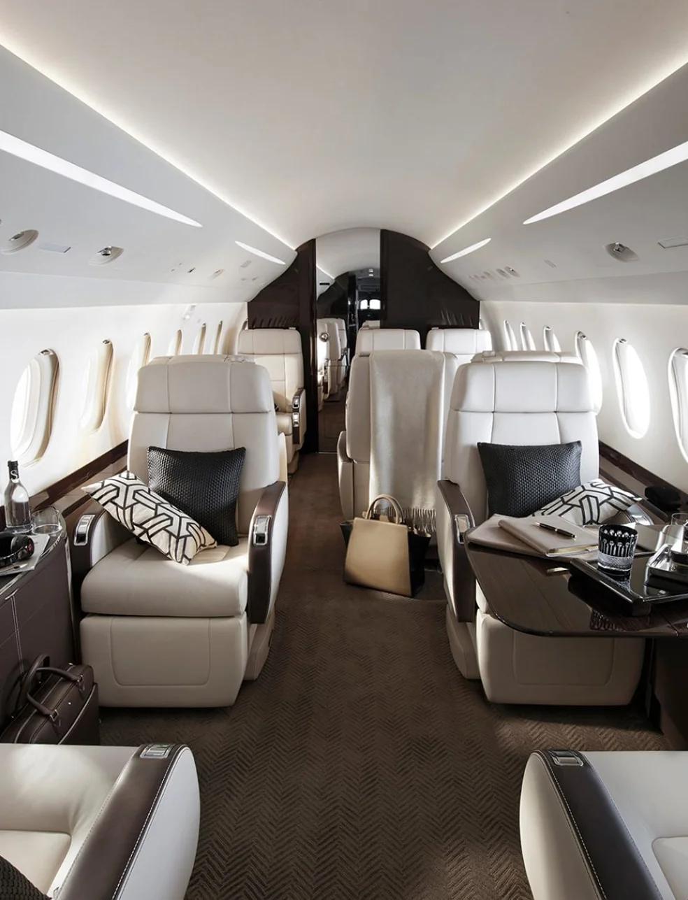 falcon-2000lxs-cabin