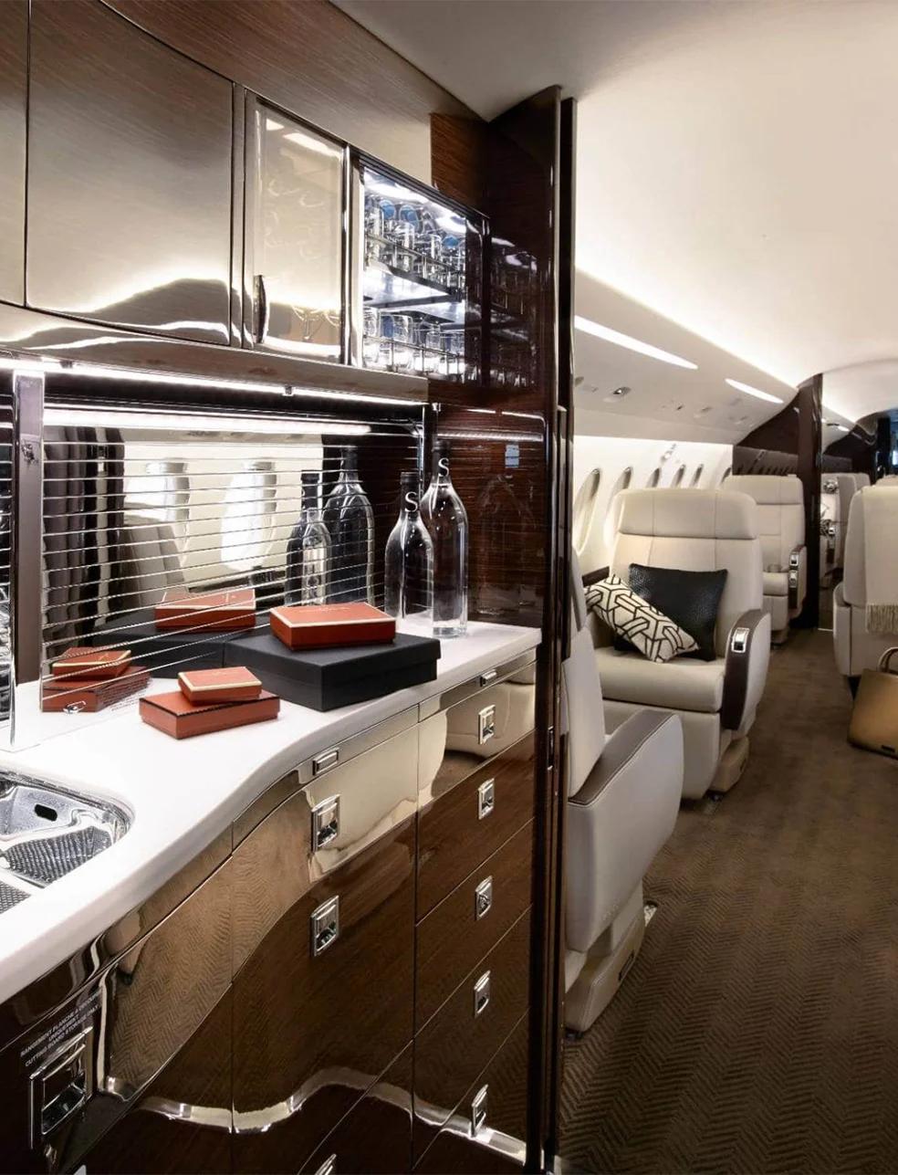 falcon-2000lxs-cabin-galley