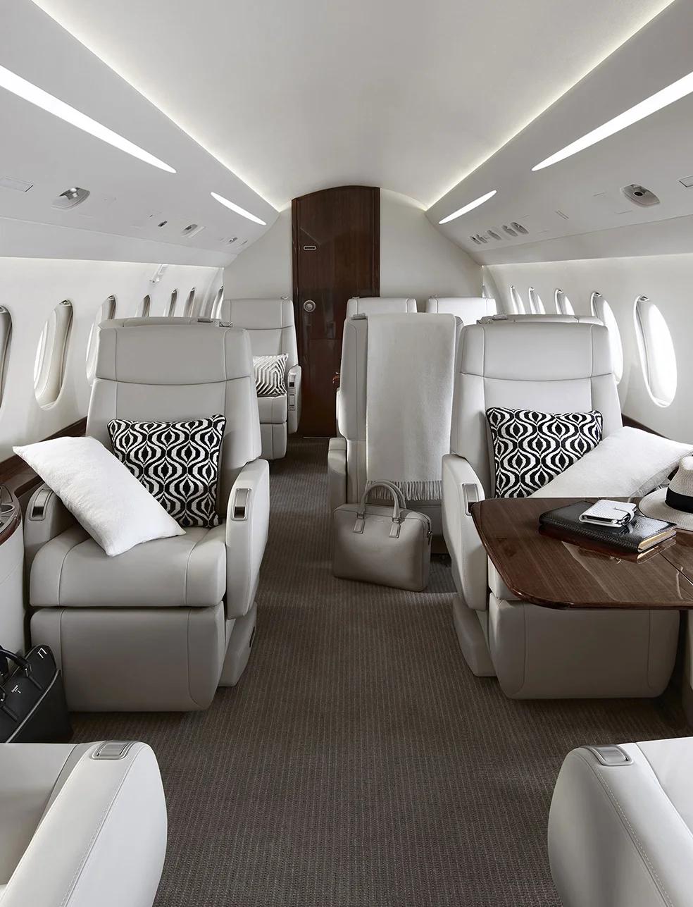 falcon-2000s-cabin