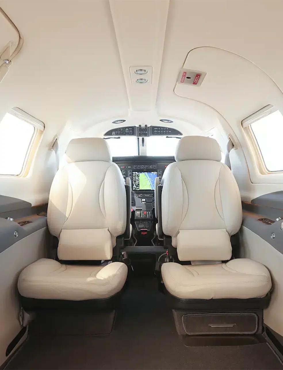 piper-m500-cabin-cockpit
