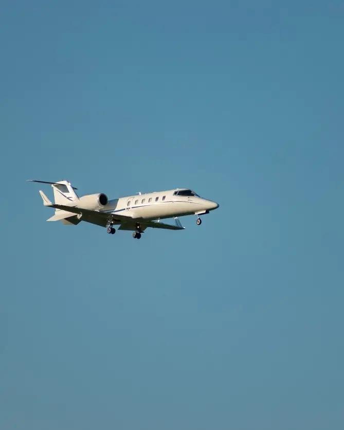 learjet-60-exterior-image