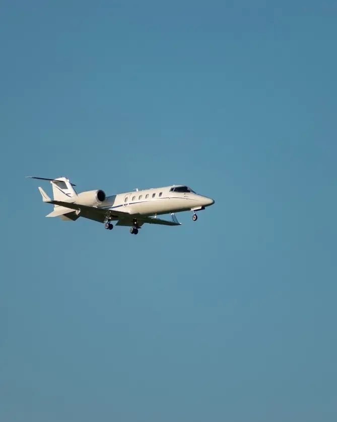 learjet-60-exterior-image