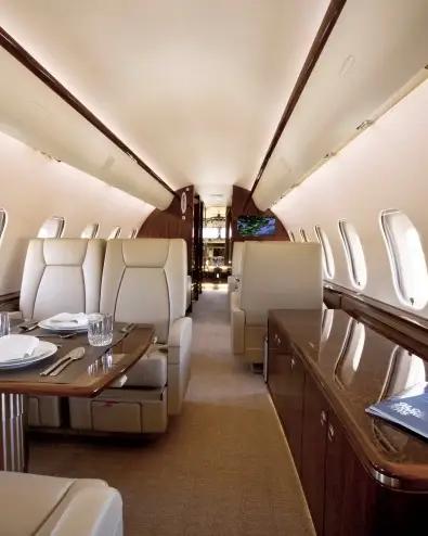 global-5000-interior-image