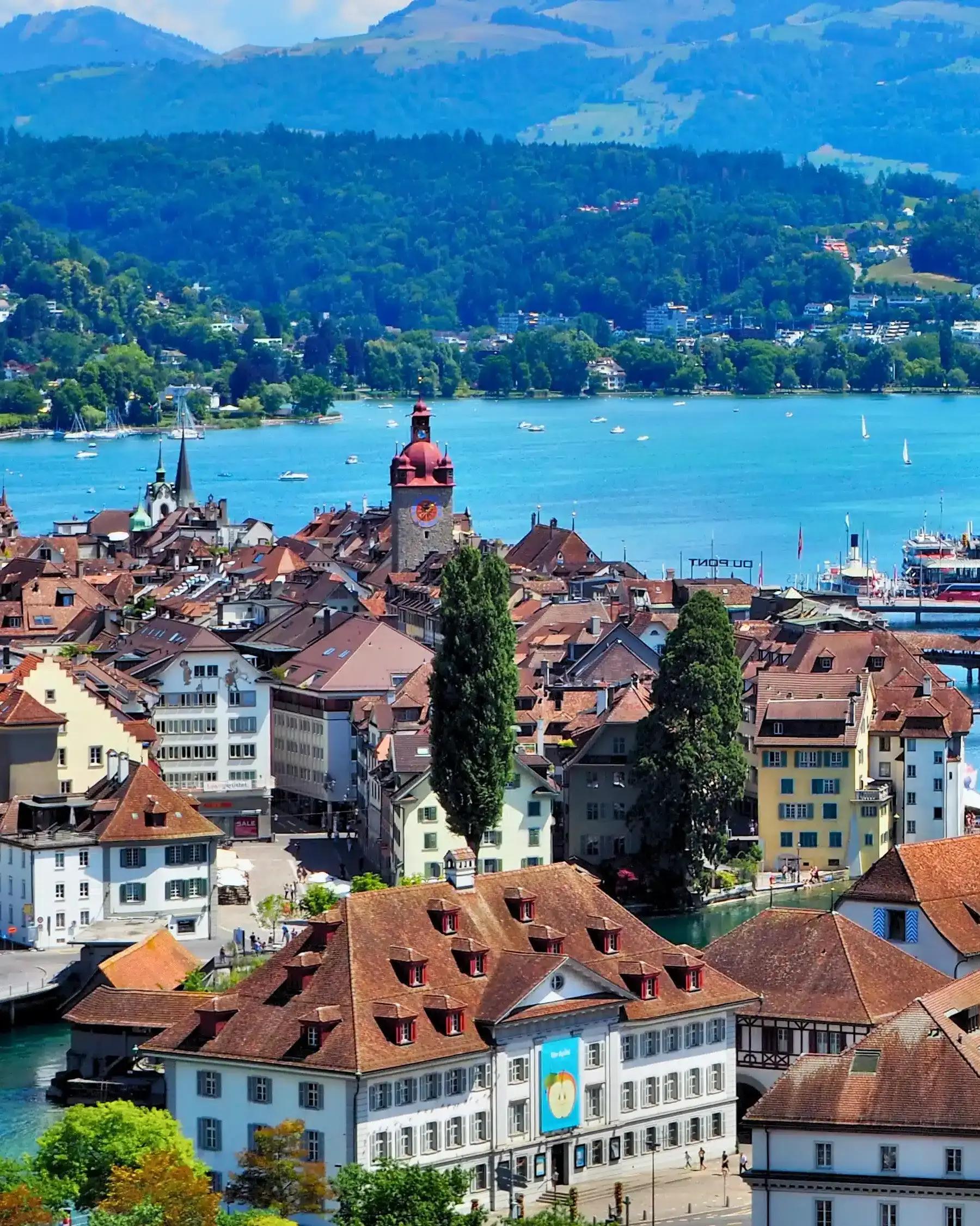 Vue de la ville de Lucerne et du lac des Quatre-Cantons