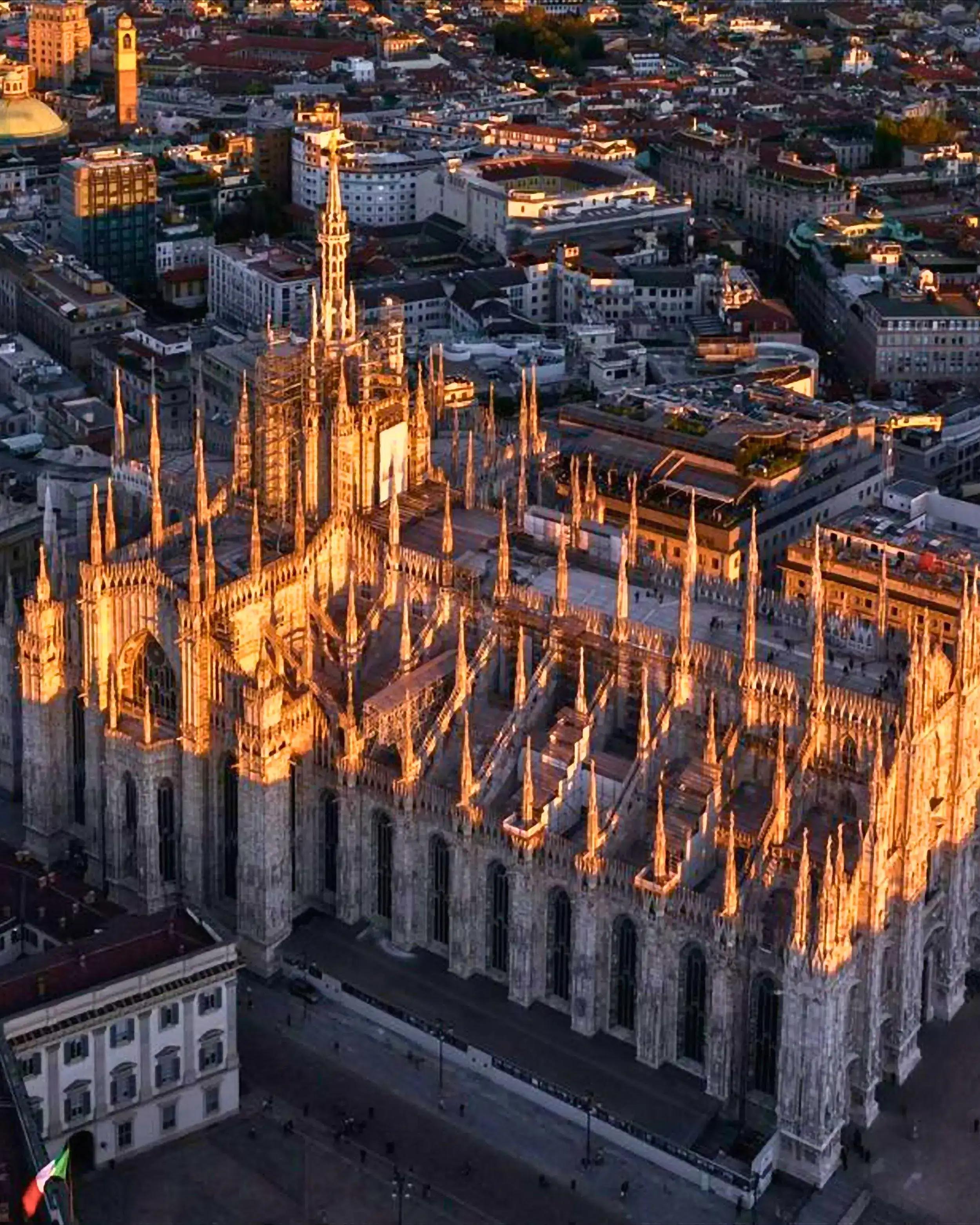 Mailand Blick auf die berühmte Kathedrale Duomo