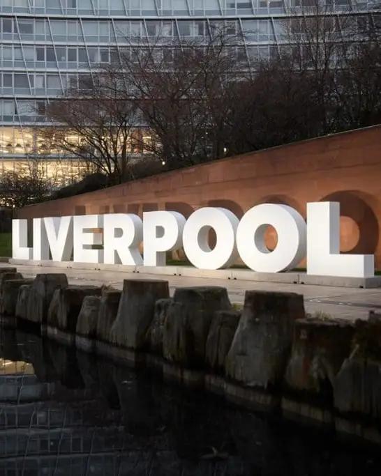 Das Wahrzeichen von Liverpool: Ein modernes Wahrzeichen am Fluss