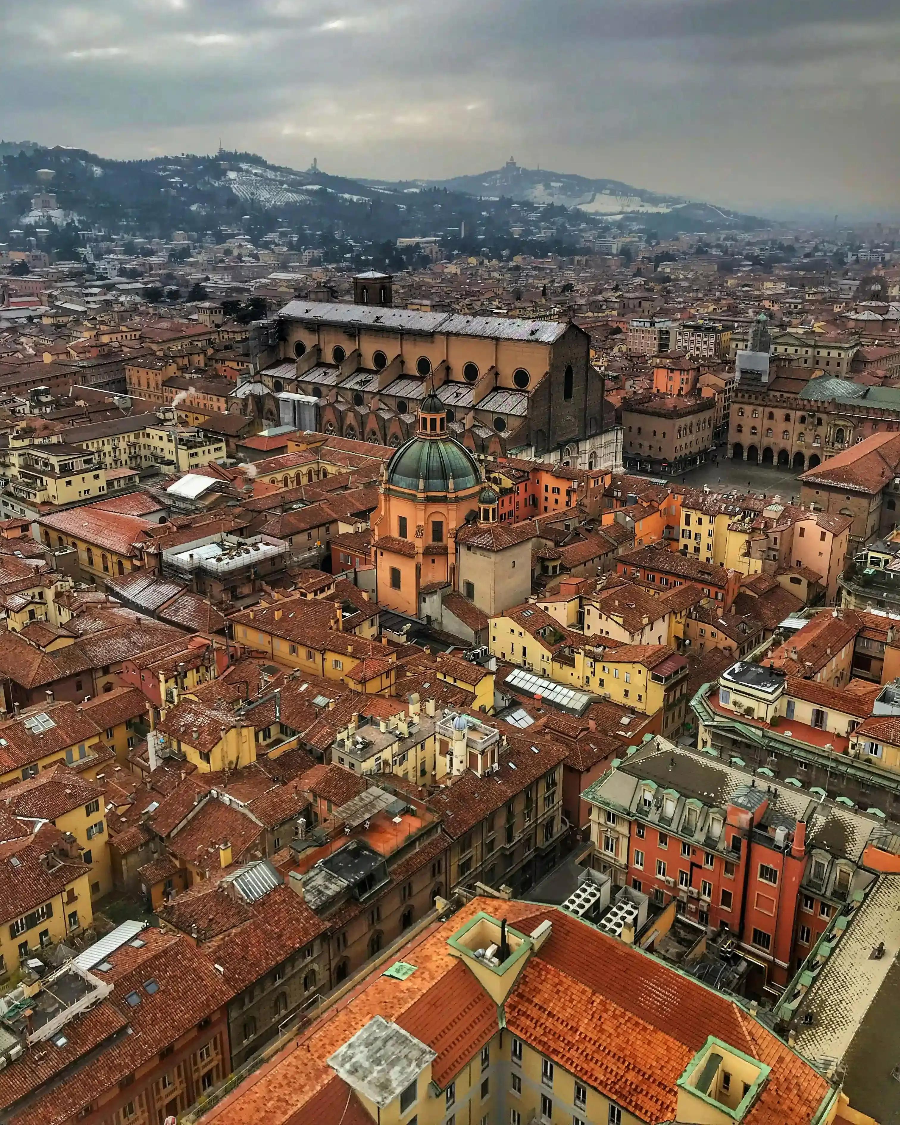 Vue aérienne de la ville de Bologne en Italie