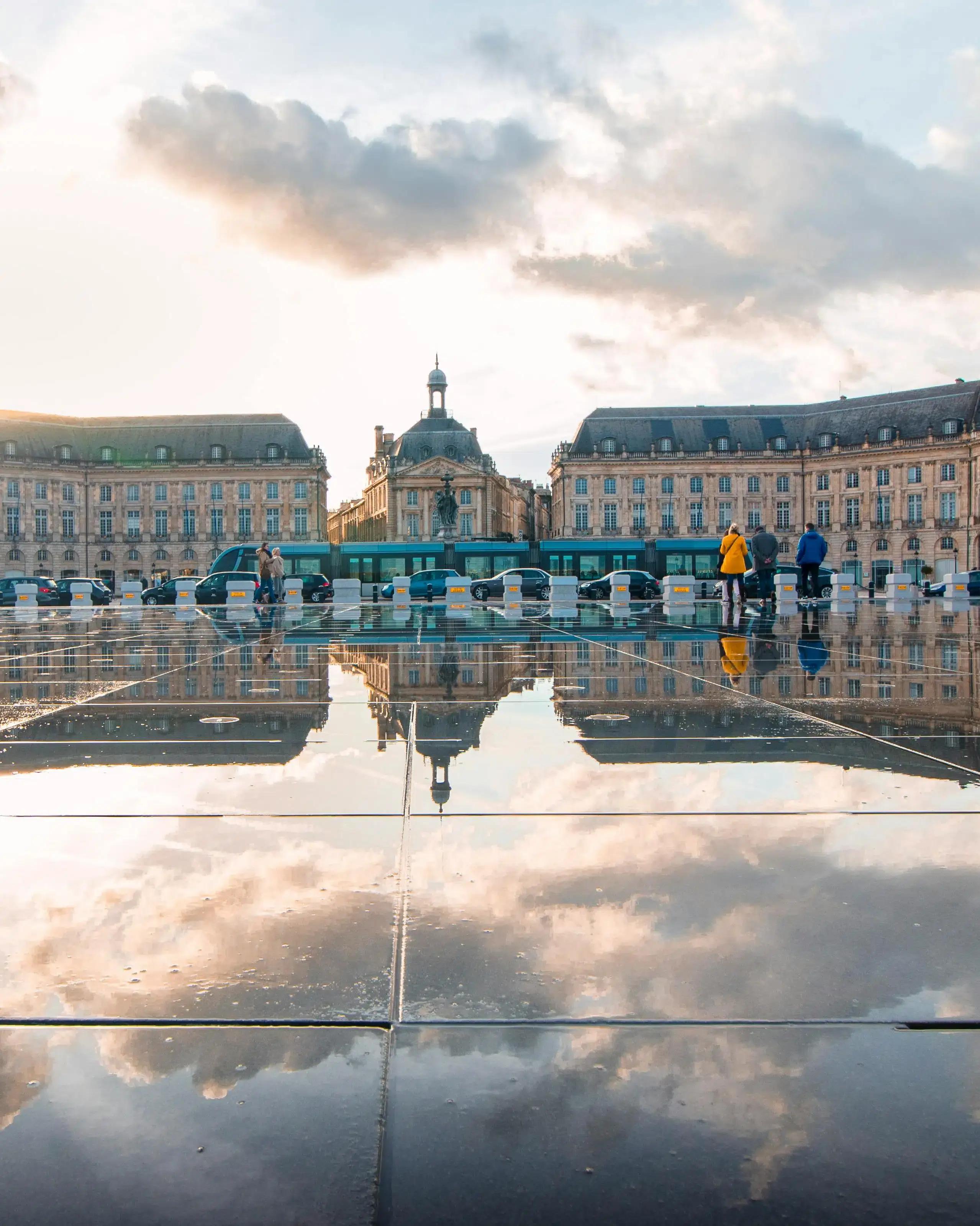 Die Steinerne Brücke über die Garonne in Bordeaux.