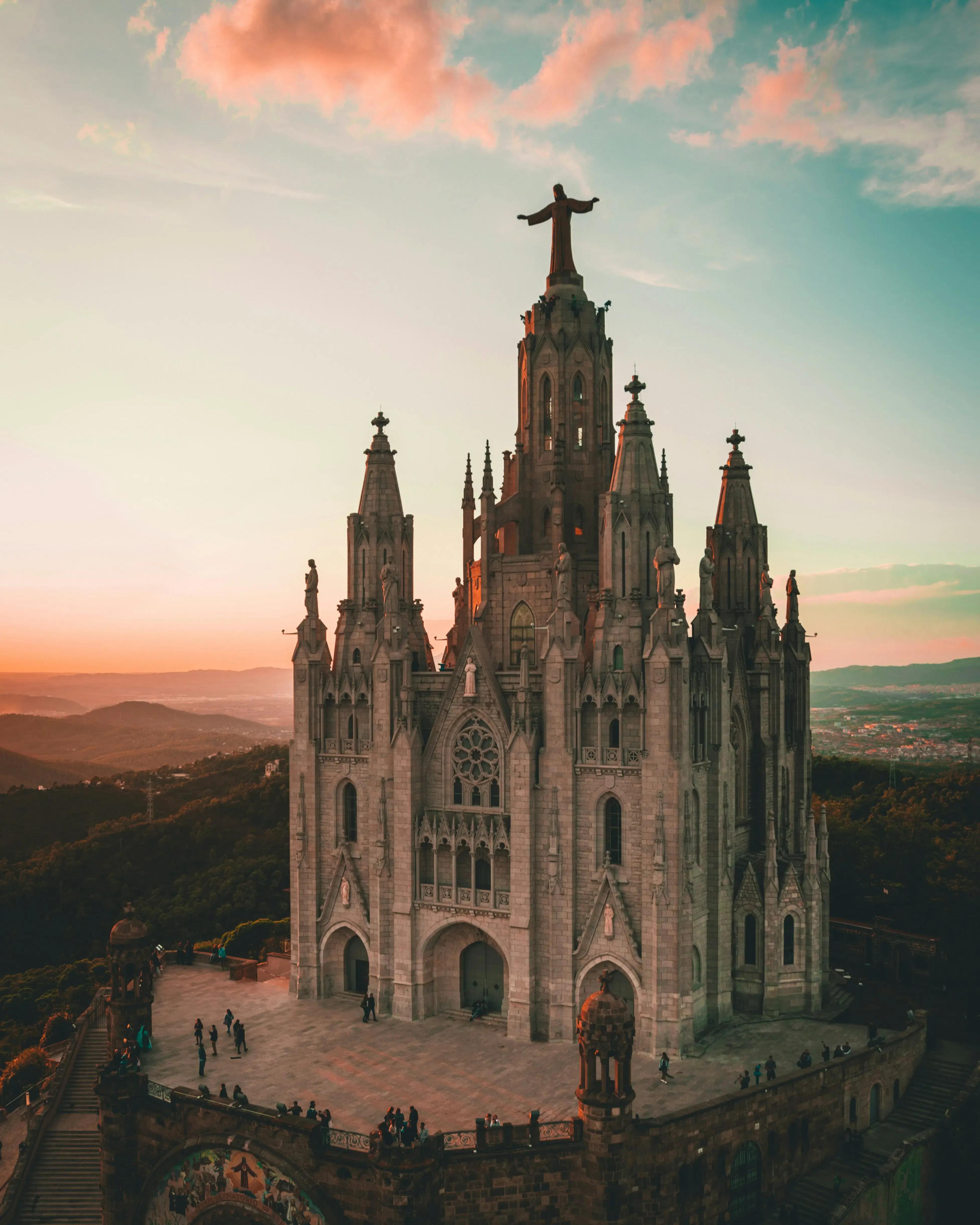 Barcelona city with a view of the Bacrelona Cathedral at sunset