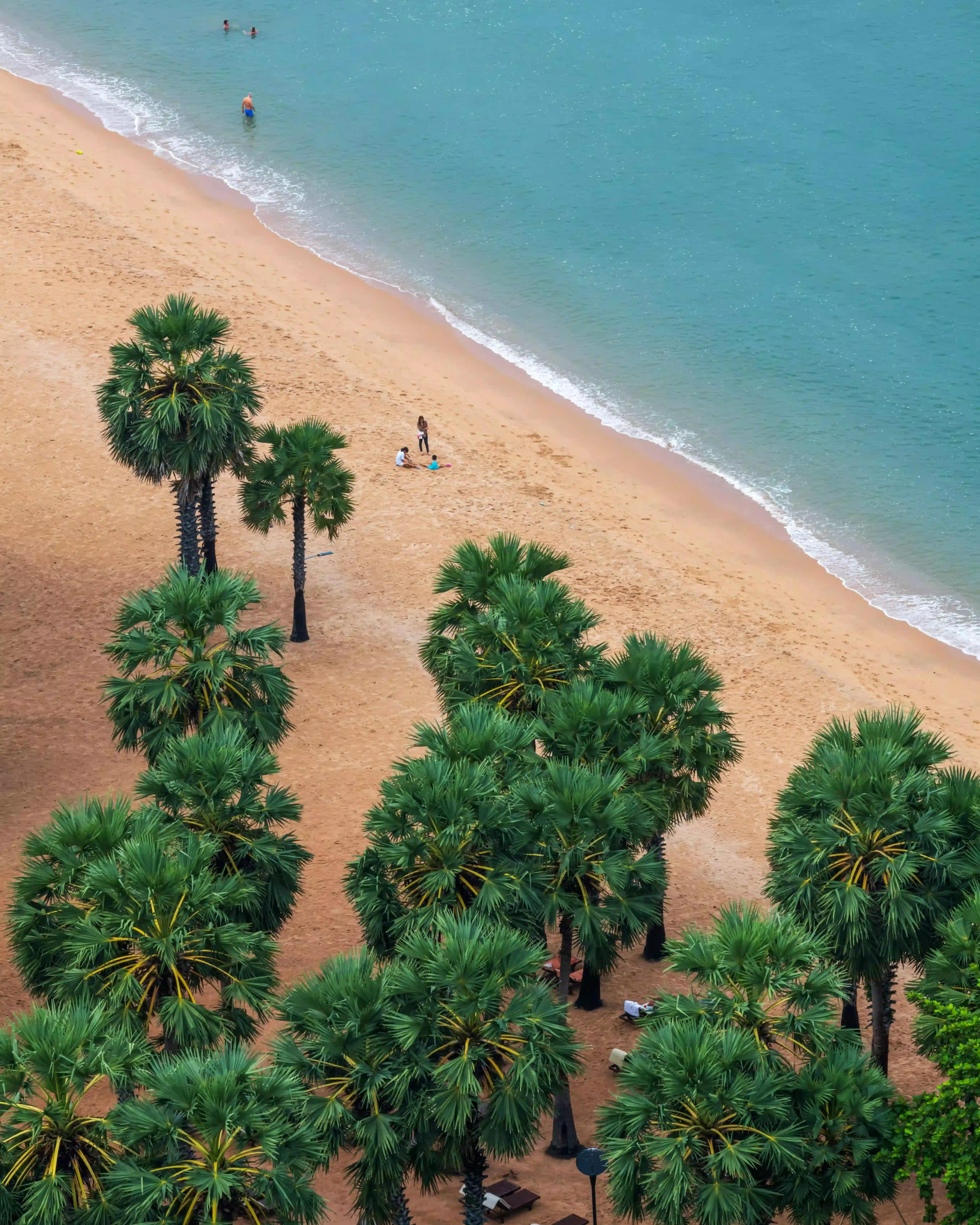 Vista della spiaggia di Pattaya dal cielo