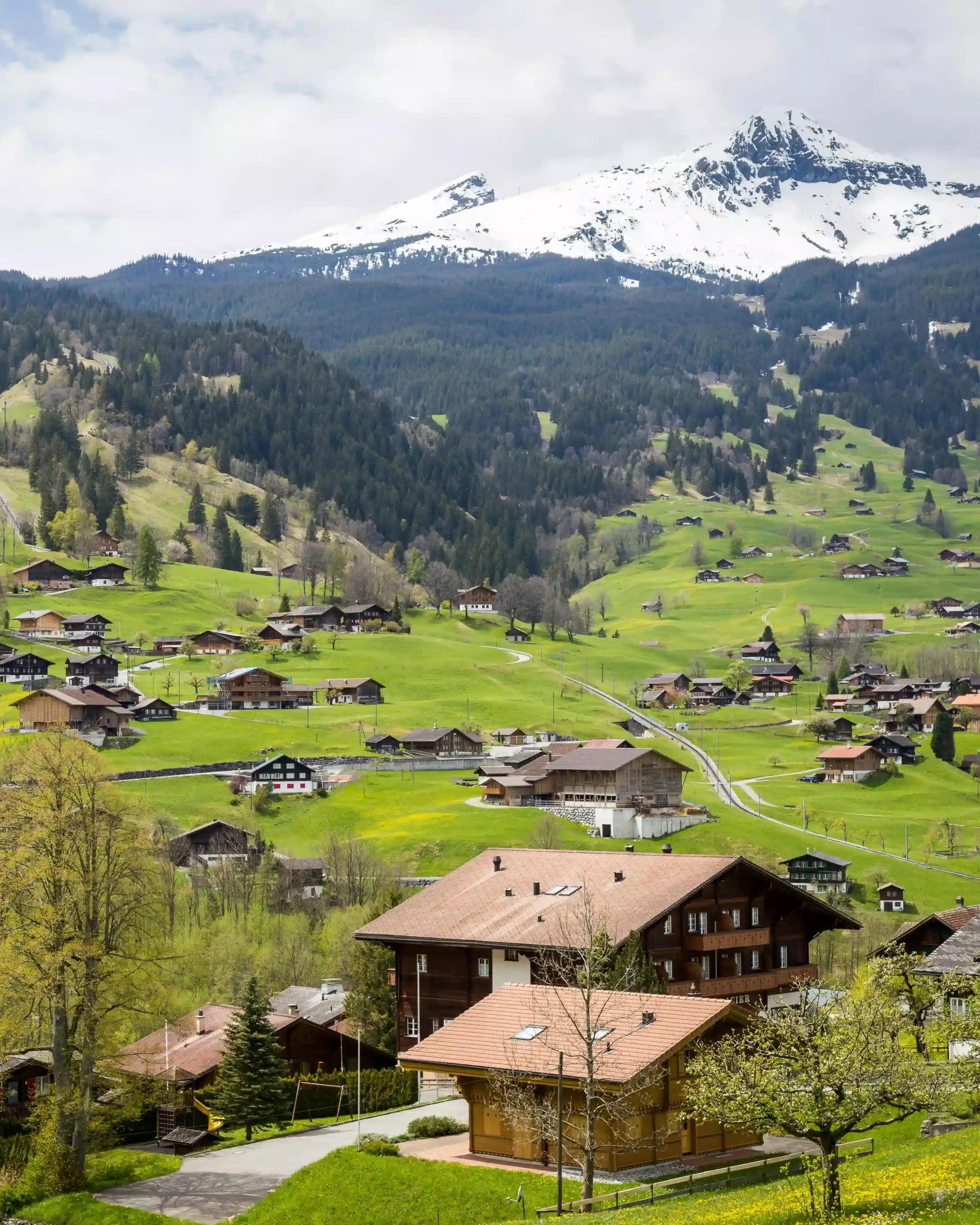 Interlaken: Tranquillità alpina tra due laghi